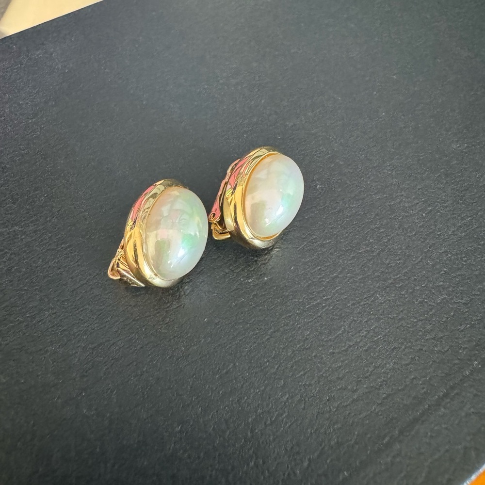 Christian Dior stamped Gold and Faux Pearl Clip Earrings, PRISTINE condi… - Picture 8 of 11